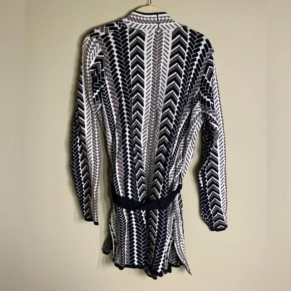 Isaac Mizrahi Live Black and White Chevron Design Tie Close Cardigan M NWT - Picture 2 of 5